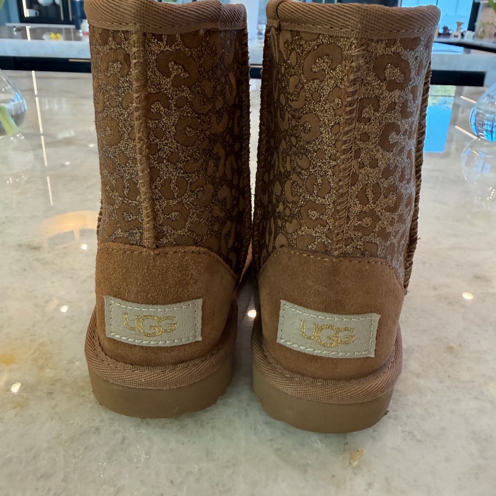 UGG Classic II Glitter Leopard Kid Sz 10 - Picture 2 of 4